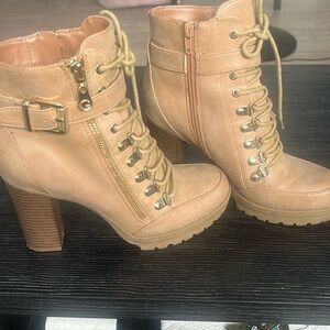 G by GUESS Grazzy Laced Booties Natural Color Size 8 Ankle Combat Boot Heel 4"